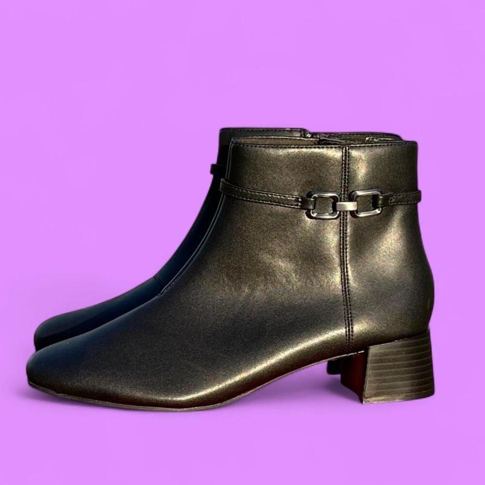 NWOT Clarks Iridessa Air Black Leather Ankle Boots Block Heel Booties Size 10W